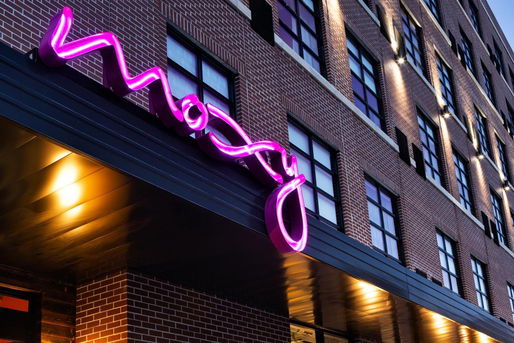 ホテル Moxy Omaha Downtown エクステリア 写真
