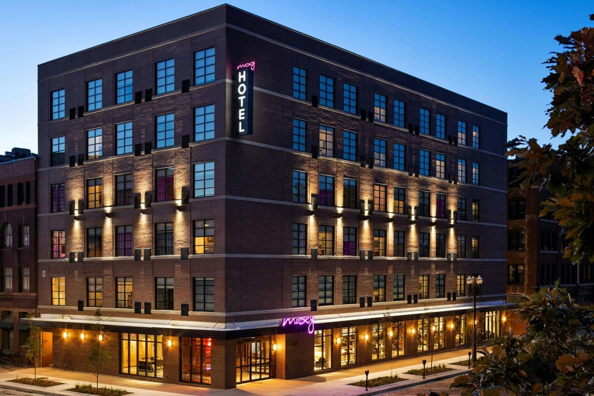 ホテル Moxy Omaha Downtown エクステリア 写真