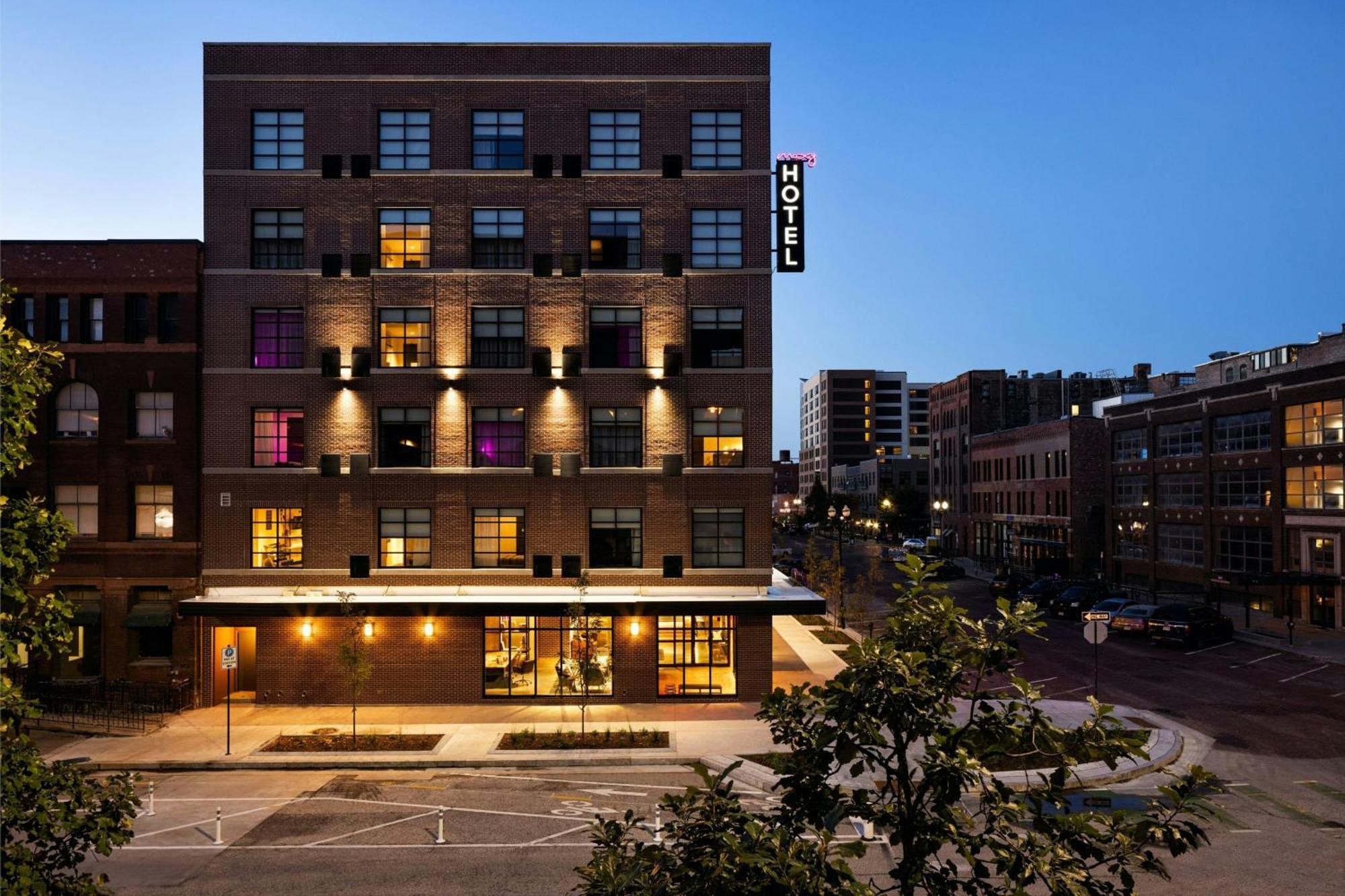 ホテル Moxy Omaha Downtown エクステリア 写真